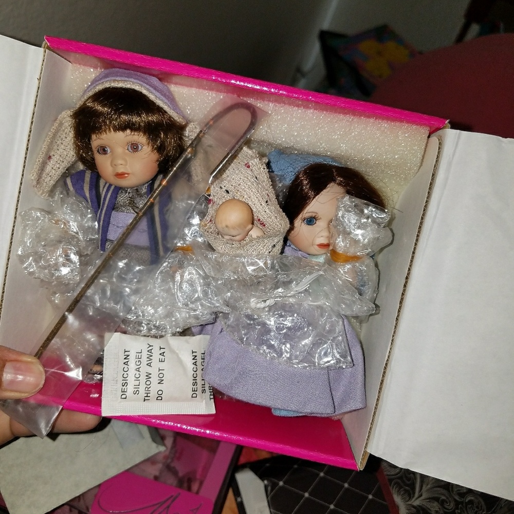 Dolls - Picture 2 of 2